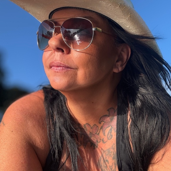 Meet your Posher, Twila - Picture 7 of 8